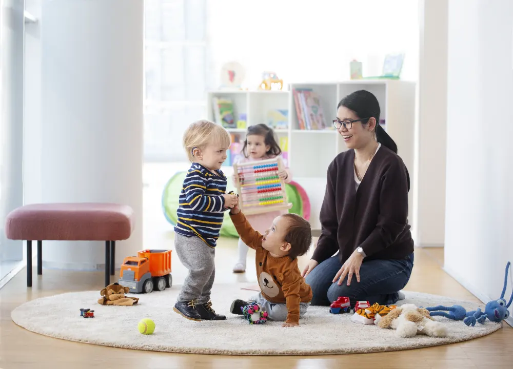 Mãe Brincando com bebês