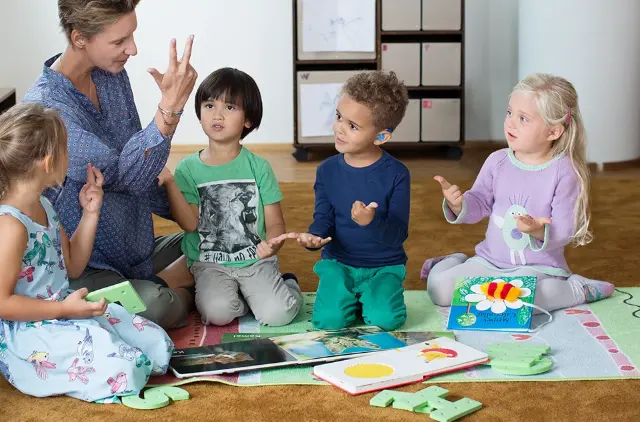 Crianças aprendendo